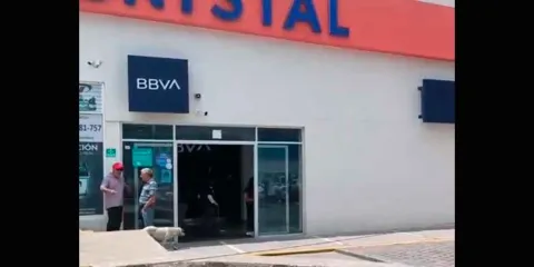 Asaltan a cuentahabiente en Plaza Crystal de San Martín Texmelucan