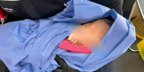 Nació bebé con Don Simi en Atlixco, doctora atendió parto en Farmacias Similares
