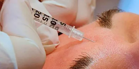 Un "arreglito facial" puede costarte la vida; hasta en peluquerías aplican Bótox: Morena