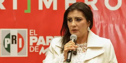 Delfina Pozos alza la mano para dirigir al PRI en Puebla