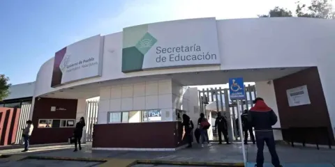 Denuncian acoso laboral y violencia de género en tres centros escolares de Puebla