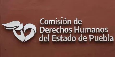 Derechos Humanos sigue caso de abogado detenido por amparos contra el ciberasedio