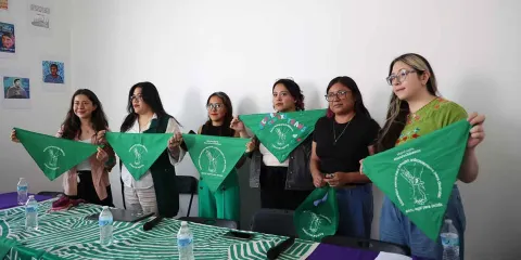 Activistas celebran un año de la despenalización del aborto en Puebla