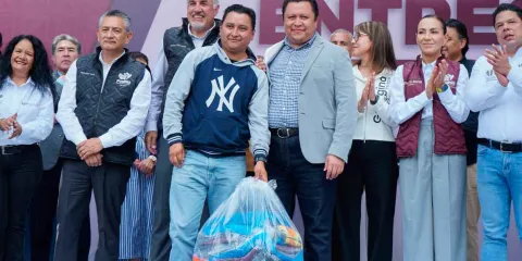 Gobierno de la Ciudad entrega uniformes a integrantes del Sindicato del Ayuntamiento de Puebla