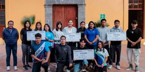 Impulsa Lupita Cuautle con becas al talento deportivo en San Andrés Cholula