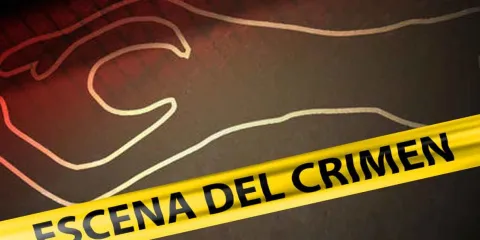 Joven es hallado muerto afuera de su casa en Francisco Z. Mena