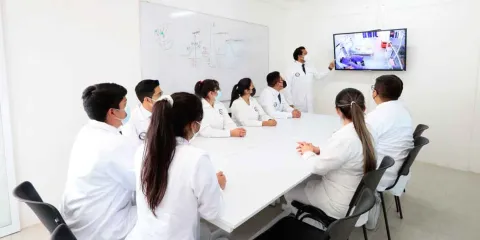 Más cupo y becas a estudiantes de medicina en la Universidad San Ángel,