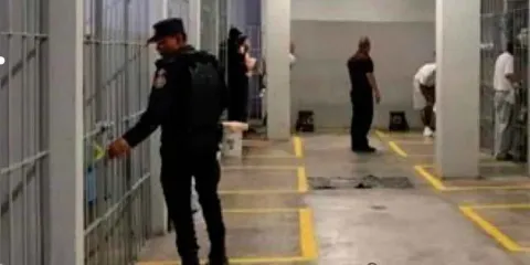 Hasta sin videojuegos dejaron a presos de Puebla y Tepexi durante operativo