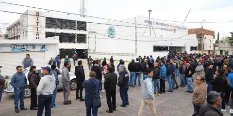 Tensión sindical en VW Puebla: acusan acoso y despidos injustificados