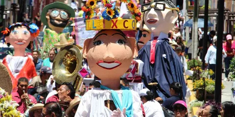 Atlixco se llena de tradición con el Desfile de Mojigangas este 10 de agosto