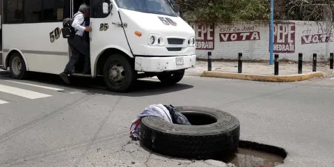 Congreso de Puebla reconoce crisis por baches y llama a municipios a atender servicios básicos