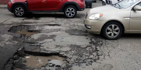 Baches en Puebla afectan movilidad, salud y medio ambiente, advierte especialista