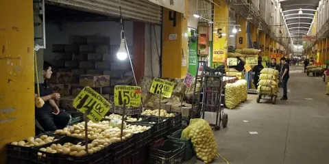 Demolición de bodegas ilegales en la Central de Abasto depende de autorización de Pemex