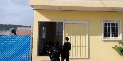 Comando armado asalta financiera en Tecamachalco; empleado sufrió crisis nerviosa