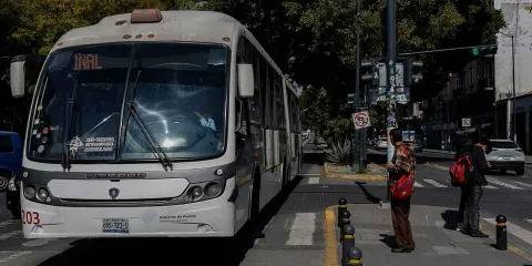 RUTAS y Alimentadoras deterioradas; mobiliario en paraderos en malas condiciones