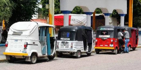 Gobierno estatal evalúa sustituir mototaxis con autos eléctricos Olinia