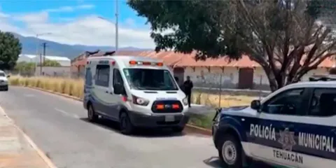 Mujer en aparente situación de calle es localizada golpeada en Tehuacán