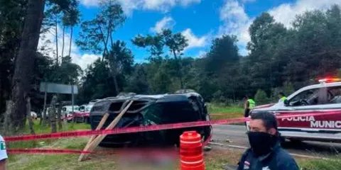 Siete heridos y un muerto en volcadura en carretera de Zacatlán