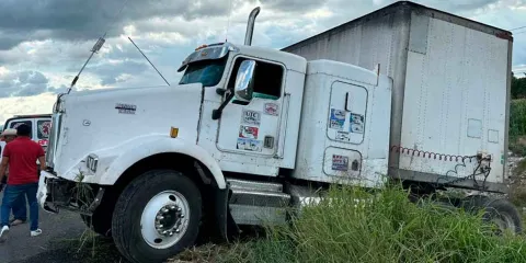 Repartidor de tortillas pierde la vida tras ser arrollado por un tractocamión en Tecamachalco
