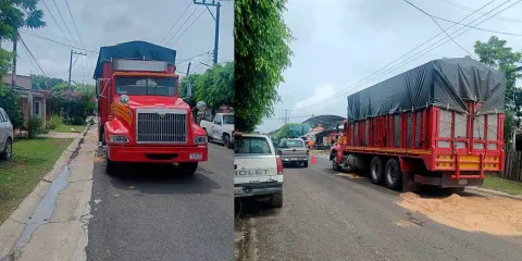 Decomisan camión con 24 mil litros de huachicol en Venustiano Carranza, Puebla