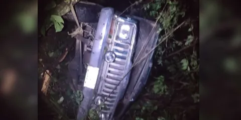 Accidente en Xicotepec: camioneta cae a barranco y deja tres lesionados