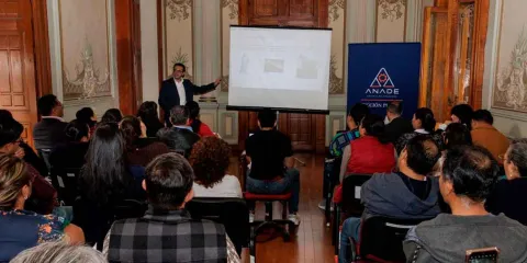 Brinda Gobierno de la Ciudad taller de Registro de Marca a emprendedoras y emprendedores