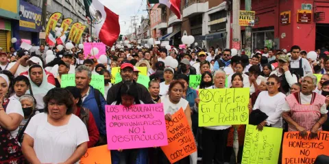 Cuerpos emplayados ahuyentaron clientes en la zona del Mercado 5 de Mayo