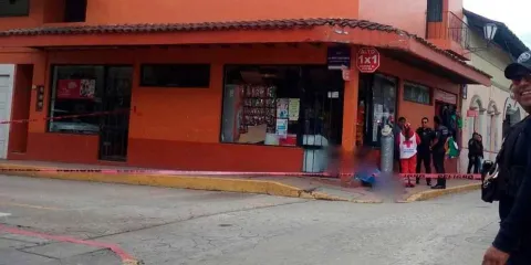 Hombre pierde la vida en la vía pública en Zacatlán