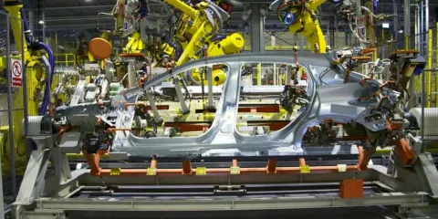 Fabricación de equipo de transporte concentra 36 % de ingresos IMMEX en Puebla y México