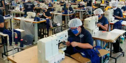 Empleo manufacturero en Puebla cae 2.4% en un año, reporta Inegi