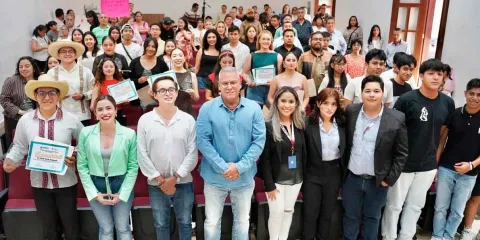 Jóvenes de Huauchinango recibieron el premio al “Mérito Juvenil 2025”