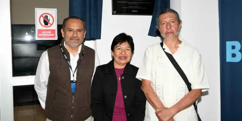 La Rectora Lilia Cedillo devela placa conmemorativa en reconocimiento a la labor del doctor Manuel Martín Ortiz