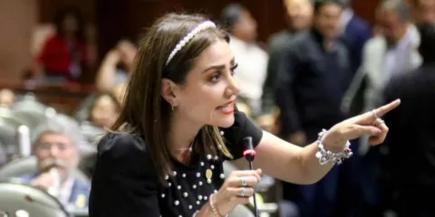 Nay Salvatori niega rechazo en asamblea, pero VIDEOS muestran lo contrario