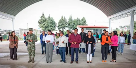Omar Muñoz entrega arco techo y explanada cívica del preescolar Aquiles Serdán