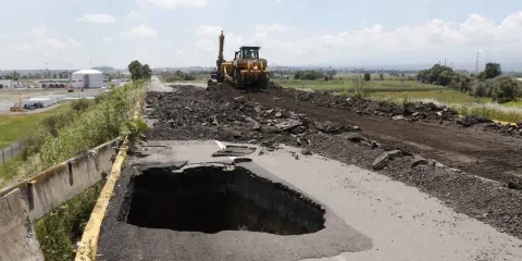 En dos semanas quedará tapado el socavón en la carretera hacia el Aeropuerto