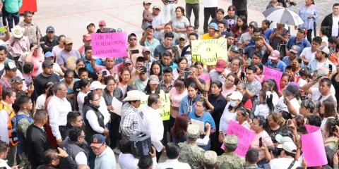 Apoyo inmediato del gobierno llega a Tlacuilotepec: familias agradecen asistencia tras lluvias