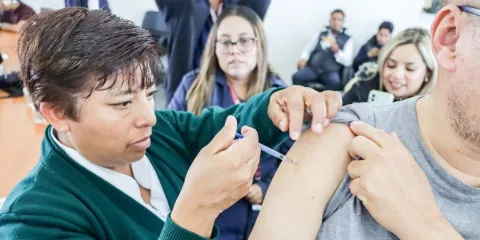 Arrancó la vacunación en Puebla contra la Influenza, Covid y Neumococo