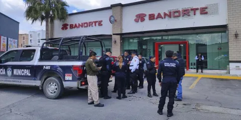 Asaltos en Puebla: cuentahabientes atacados en Banorte y BBVA; un muerto registrado