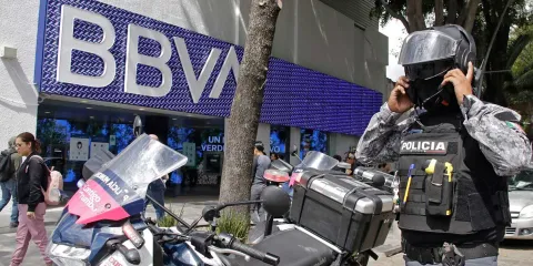 Pocos asaltos bancarios, pero más cuentahabientes baleados en la capital poblana 