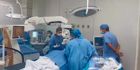 83 poblanos recuperaron la vista con jornada de cirugía en el IMSS