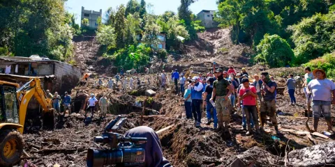 Deslaves incomunicaron a 15 municipios; no hay energía eléctrica ni servicios telefónico