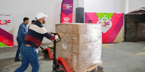 Envía SMDIF 2 mil despensas a familias de Huauchinango afectadas por Raymond