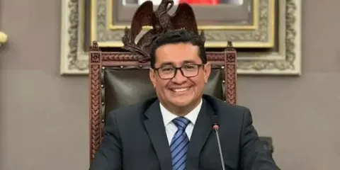 Morena confirma a Pável Gaspar como su coordinador en el Congreso de Puebla