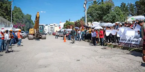 Omar Muñoz continúa dignificando las vialidades de Cuautlancingo