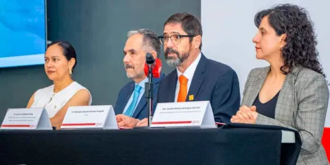 Por un derecho universal al cuidado: Dr. José Luis Caballero Ochoa en la IBERO Puebla