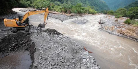 Rehabilitarán gobierno federal y estatal puente que comunica a Zihuateutla y Tlaola
