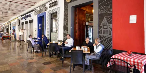 Sector alimentos en Puebla cae hasta 25% y cierra 30 negocios en el primer trimestre de 2025