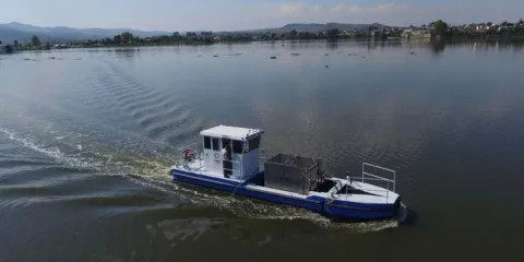 Sí funcionan los “barquitos” para limpiar la presa de Valsequillo
