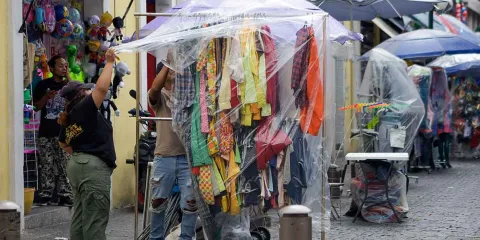 Comerciantes piden frenar avance del comercio informal en Puebla