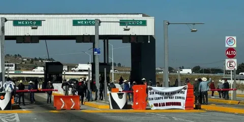Autopista México–Tuxpan sigue cerrada en San Alejo; bloqueos afectan rutas hacia Tulancingo